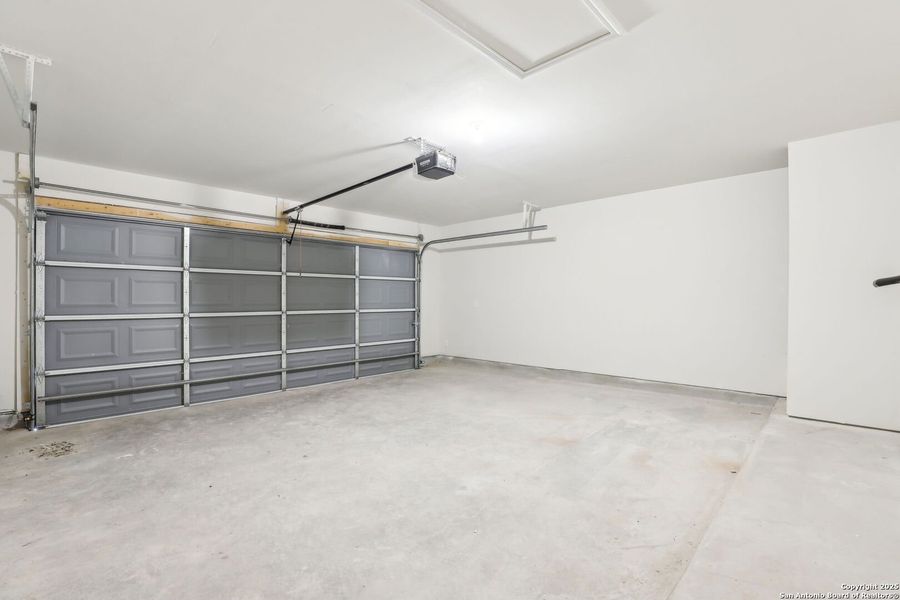 Spacious, unfurnished interior of a new home in , Cibolo (Image 42).