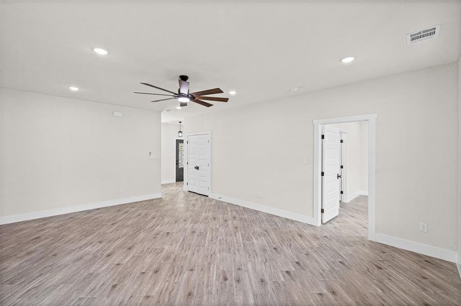 Spacious, unfurnished interior of a new home in , Granbury (Image 16).