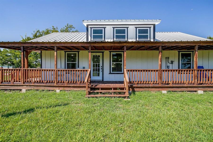 Front exterior of a new home in , Itasca, TX, highlighting curb appeal (Image 1). Front exterior of a new home in , Itasca, TX, highlighting curb appeal (Image 1).