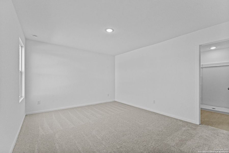 Spacious, unfurnished interior of a new home in , New Braunfels (Image 12).