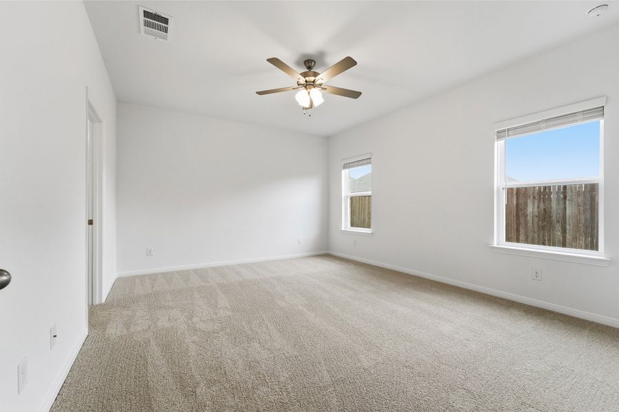 Spacious, unfurnished interior of a new home in Saddlebrook Estates, Waxahachie (Image 24).