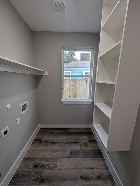 Spacious, unfurnished interior of a new home in , Dallas (Image 10).