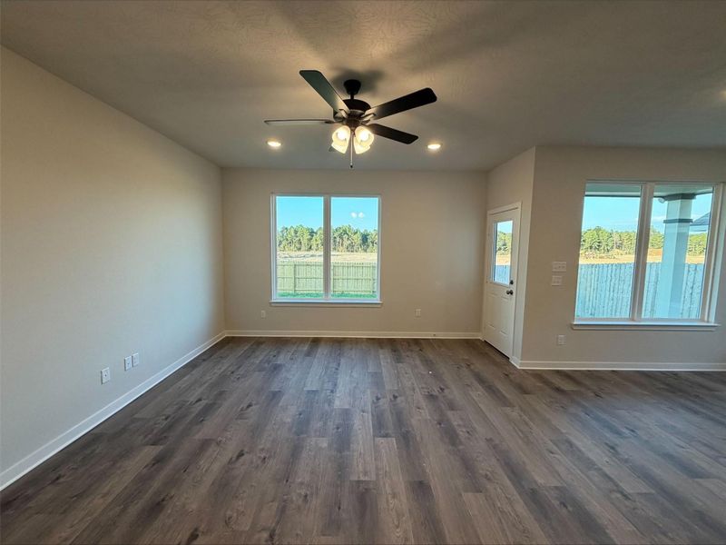 Spacious, unfurnished interior of a new home in Sterling Ridge, Huntsville (Image 12).
