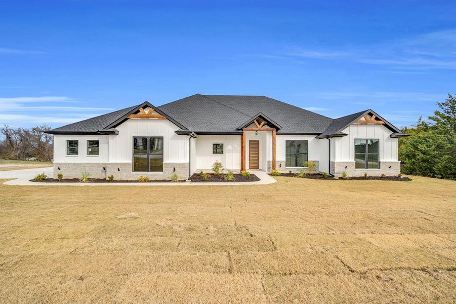 Welcome to 421 Silo Court Waxahachie, TX