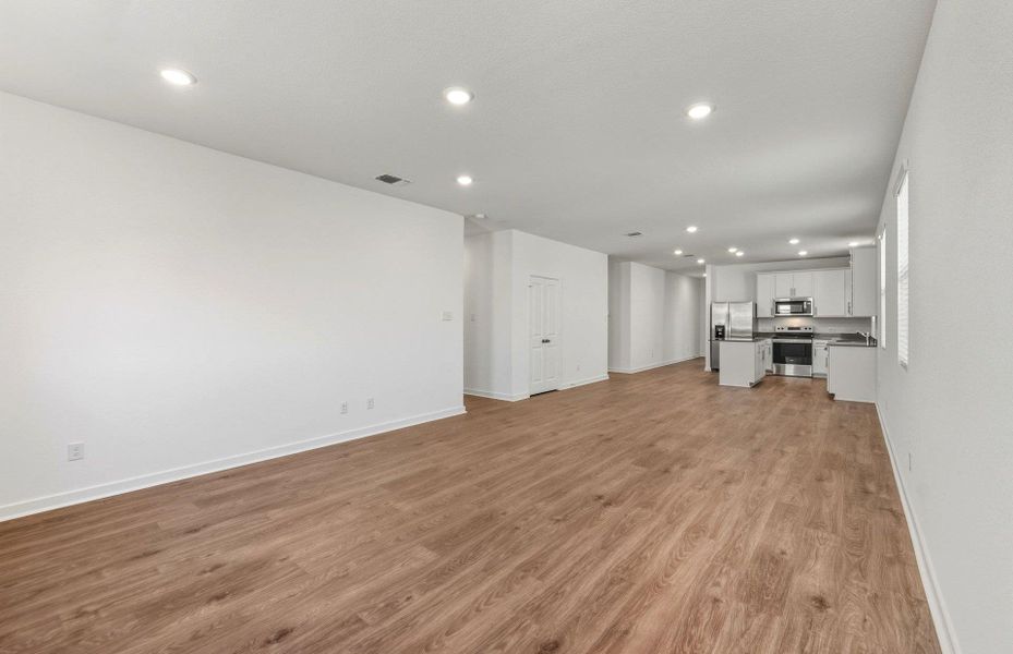 Spacious, unfurnished interior of a new home in Sonterra, Jarrell (Image 23).