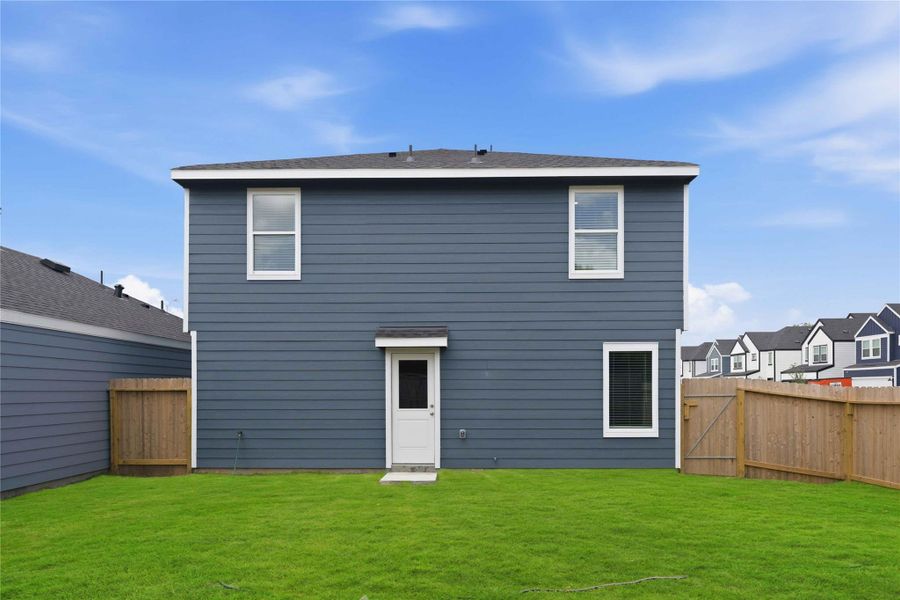 Exterior details and patio area of a home in Legacy Village, Houston (Image 16).