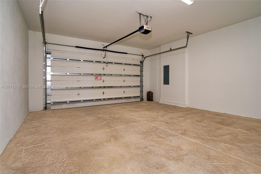 Spacious, unfurnished interior of a new home in , Boca Raton (Image 28).