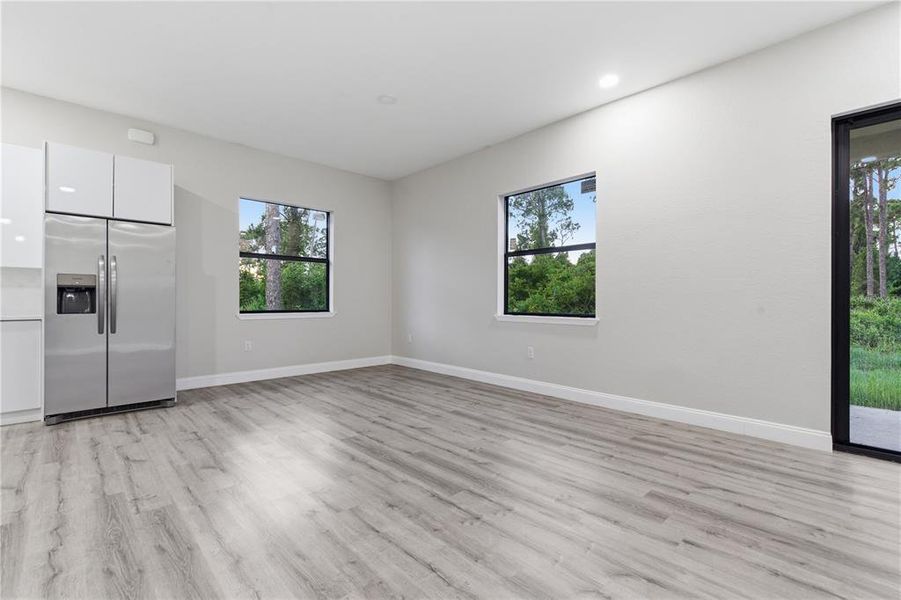 Spacious, unfurnished interior of a new home in , Lehigh Acres (Image 17).