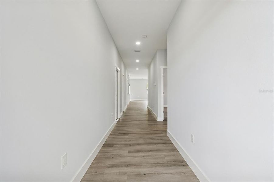 Spacious, unfurnished interior of a new home in , Pinellas Park (Image 23).