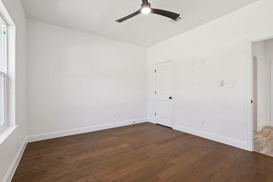 Spacious, unfurnished interior of a new home in , Elgin (Image 18).