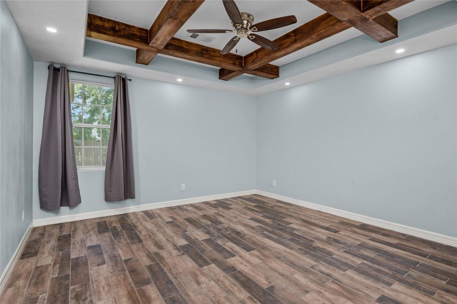Spacious, unfurnished interior of a new home in , Madisonville (Image 16).