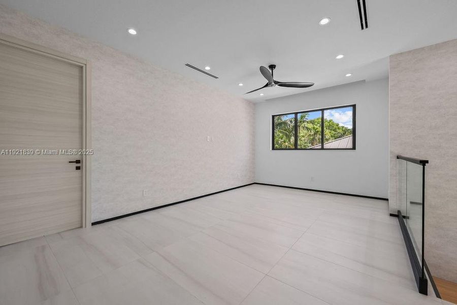 Spacious, unfurnished interior of a new home in , Fort Lauderdale (Image 61). Spacious, unfurnished interior of a new home in , Fort Lauderdale (Image 61).