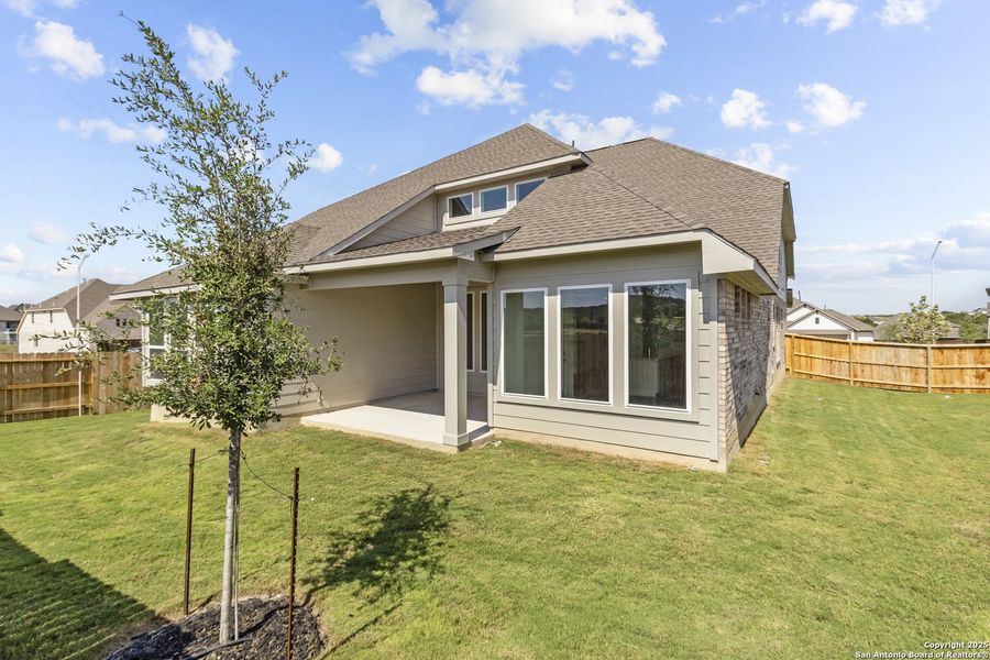 Exterior details and patio area of a home in Homestead, Schertz (Image 21).