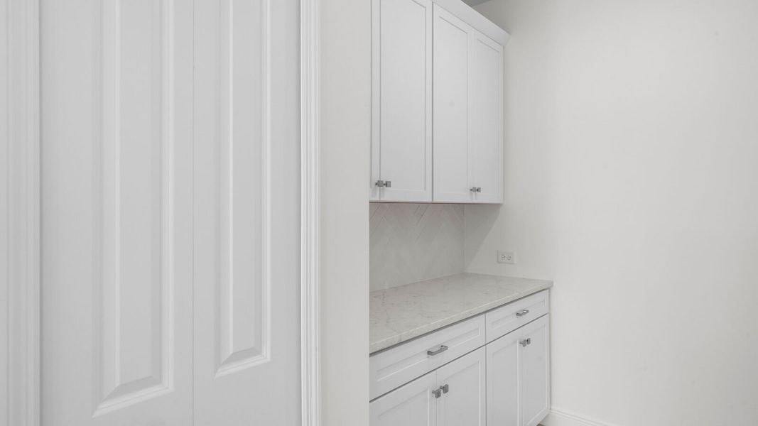 Image 28 of a home in Verandah.