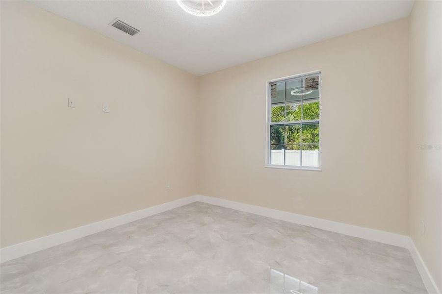Spacious, unfurnished interior of a new home in , Tampa (Image 41).