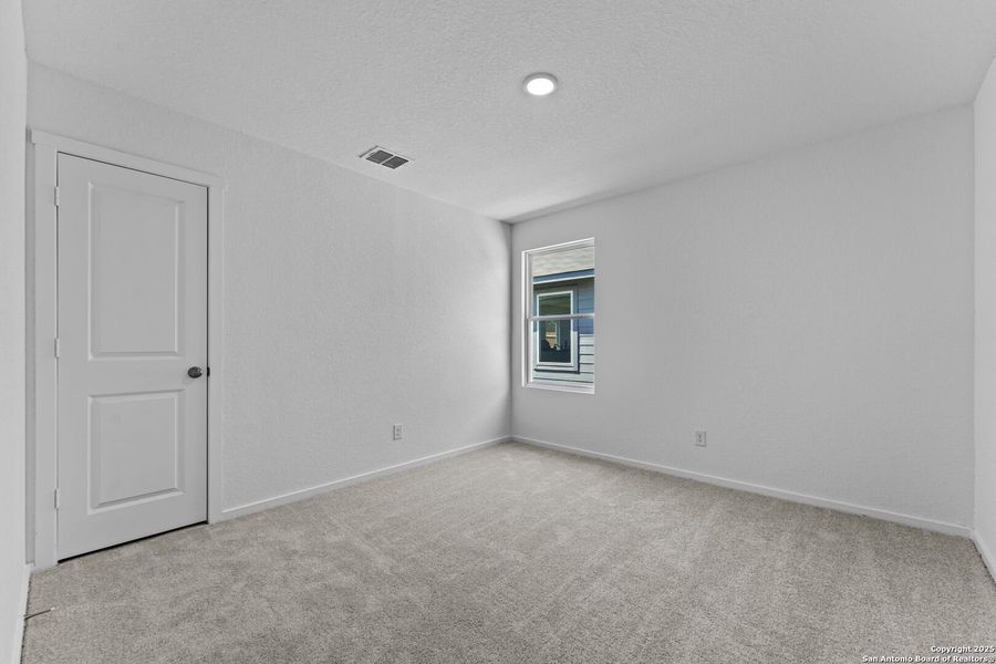 Spacious, unfurnished interior of a new home in Torian Village: Watermill Collection, San Antonio (Image 11).