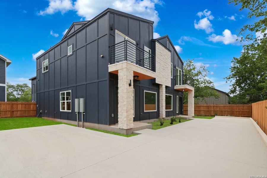 Exterior details and patio area of a home in , San Antonio (Image 20).