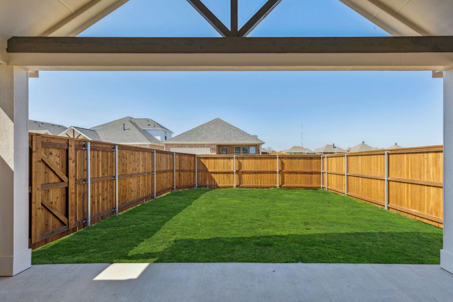Exterior details and patio area of a home in Dove Hollow, Waxahachie (Image 3).