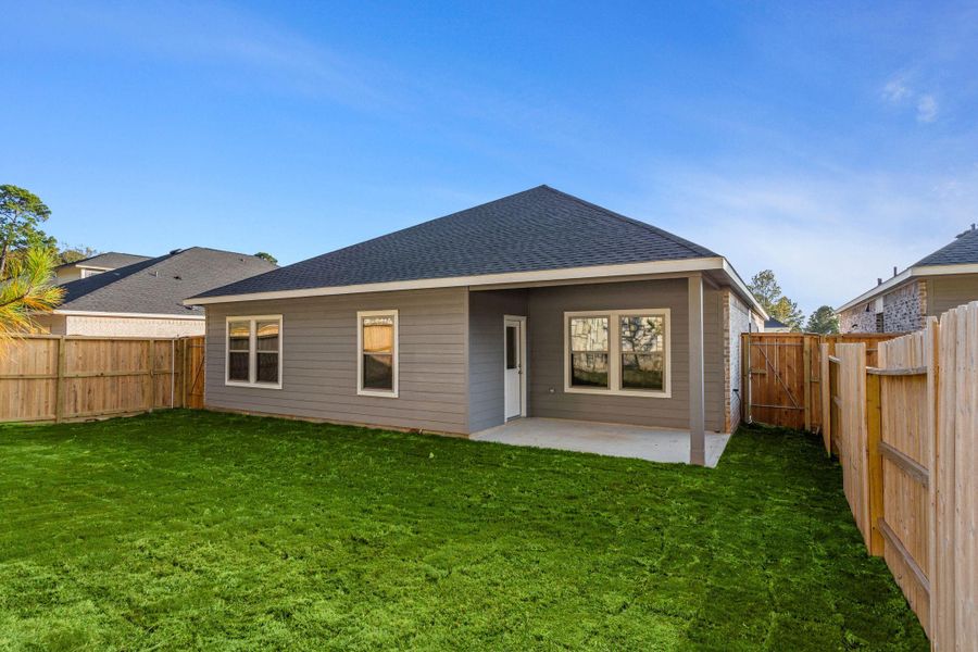 Exterior details and patio area of a home in Westridge Cove, Conroe (Image 22). Exterior details and patio area of a home in Westridge Cove, Conroe (Image 22).