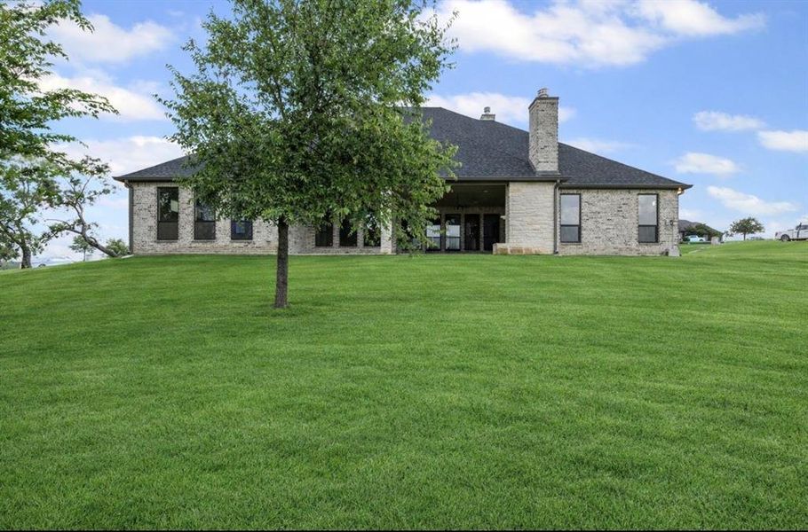 Exterior details and patio area of a home in , Weatherford (Image 4).