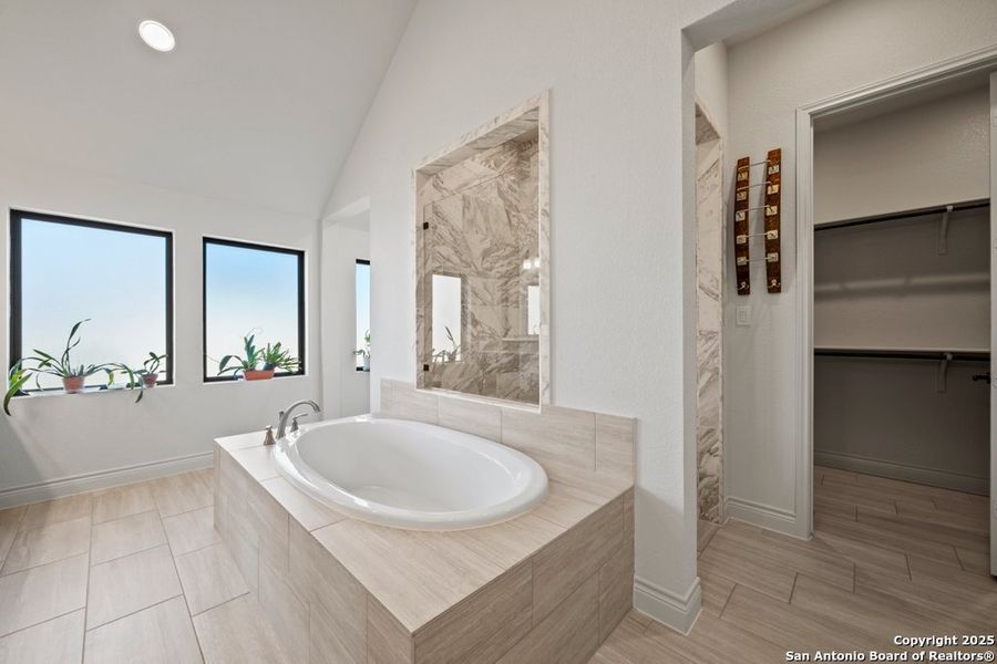 Furnished interior view inside a new home in La Cima 60', San Marcos (Image 7).