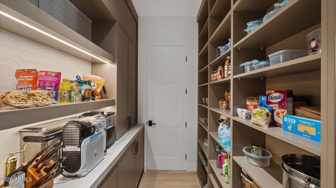 36-web-or-mls-Pantry4