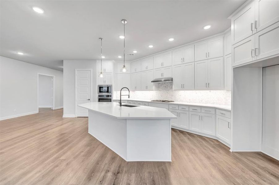 Furnished interior view inside a new home in Myrtle Creek, Waxahachie (Image 10).