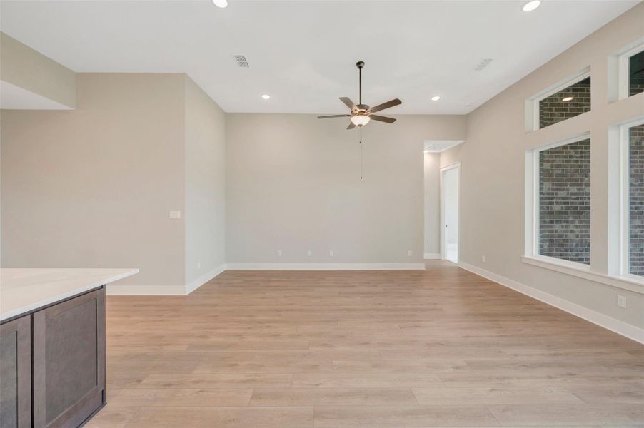 Spacious, unfurnished interior of a new home in Elyson - Reserve Collection, Katy (Image 19).