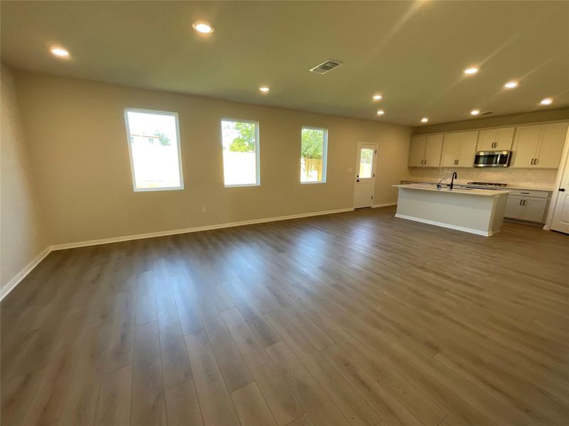 Spacious, unfurnished interior of a new home in Covered Bridge, Hutto (Image 18). Spacious, unfurnished interior of a new home in Covered Bridge, Hutto (Image 18).