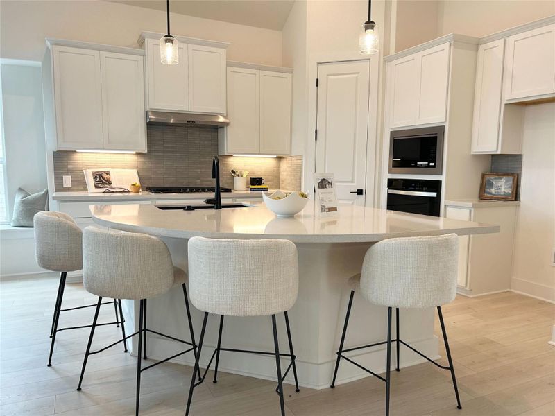 Light & Bright Open Concept Kitchen