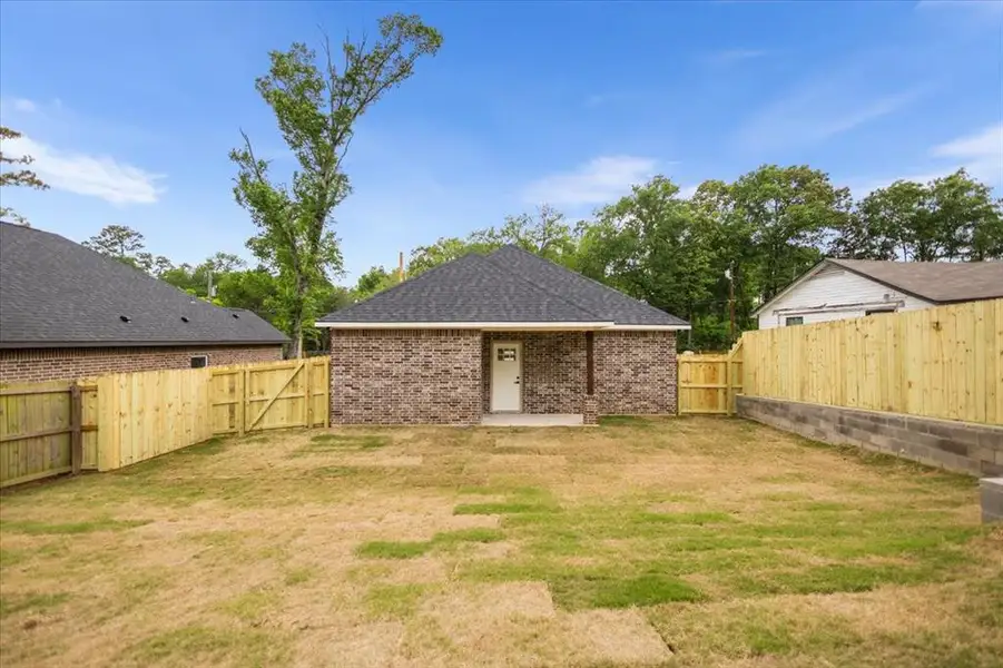 Exterior details and patio area of a home in , Tyler (Image 4).