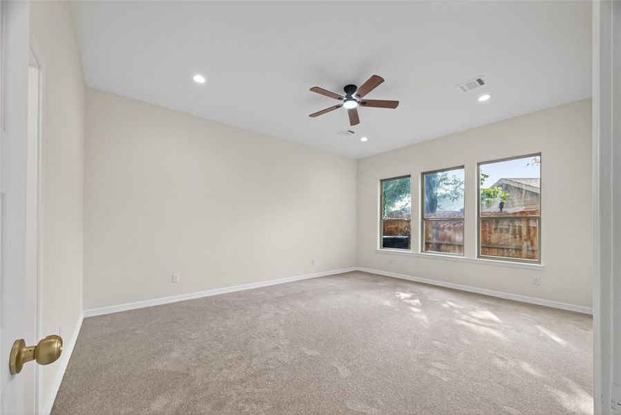 OVERSIZED PRIMARY BEDROOM. HIGH CEILINGS, JOIN THIS SUNDAY NOVEMBER 30 1-3 OPEN HOUSE