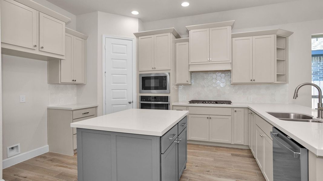 Furnished interior view inside a new home in Valencia, Manvel (Image 7).