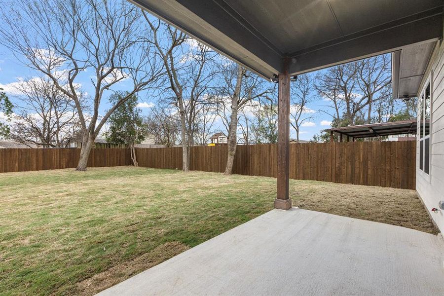 Exterior details and patio area of a home in , Dallas (Image 3).