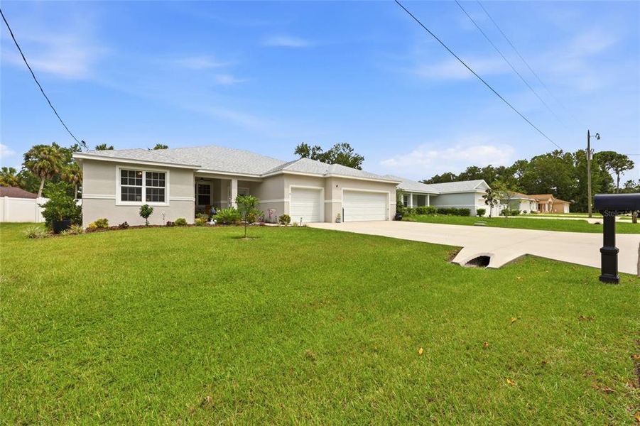 Exterior details and patio area of a home in , Palm Coast (Image 26).