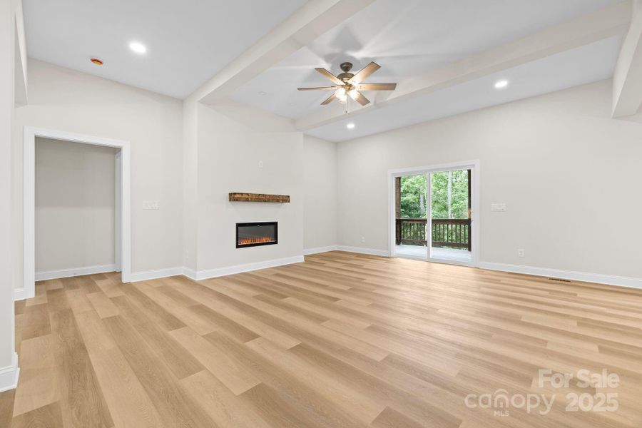 Spacious, unfurnished interior of a new home in , Granite Falls (Image 13).