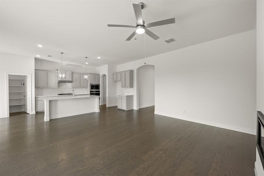 904 Meadowview- Living Room-2 904 Meadowview- Living Room-2