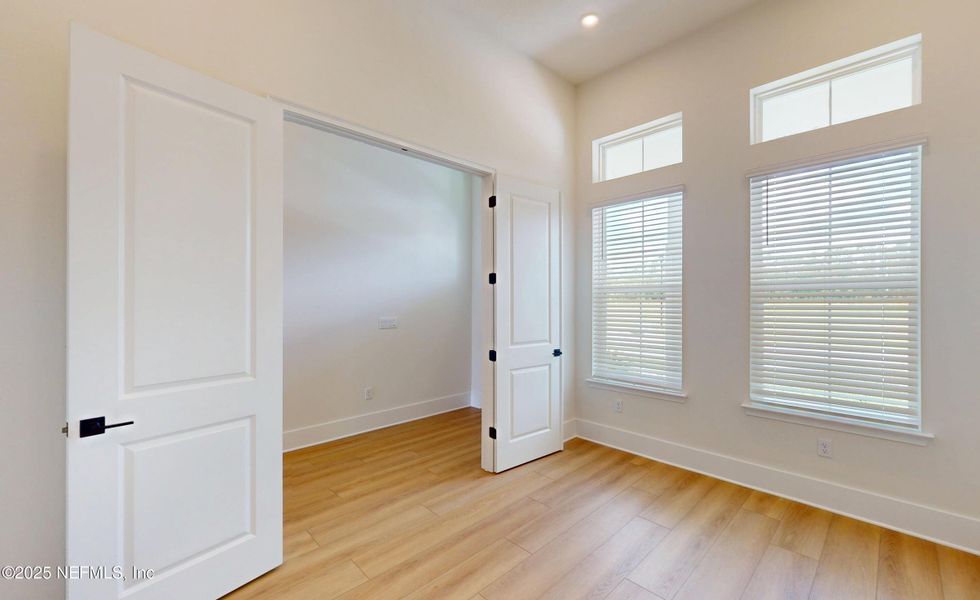 Image 14 of a home in Amelia National.