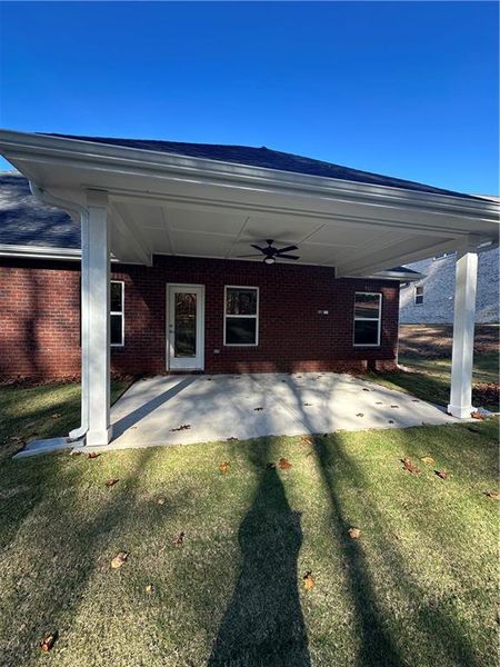 Exterior details and patio area of a home in Mirror Lake, Villa Rica (Image 17).