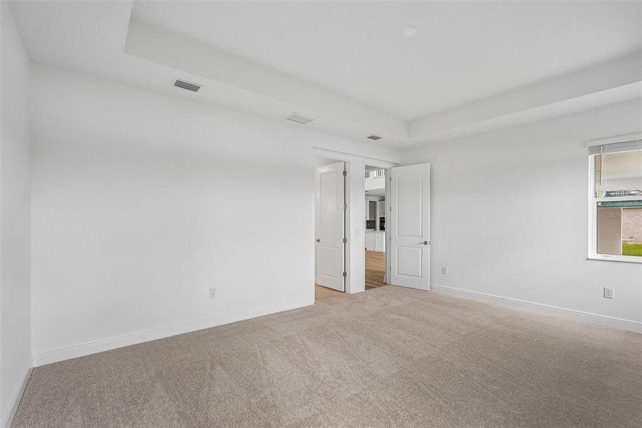 Spacious, unfurnished interior of a new home in Hawkstone, Sarasota (Image 20).