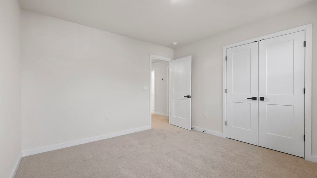 Spacious, unfurnished interior of a new home in Cottonwood Ridge, Piedmont (Image 34).