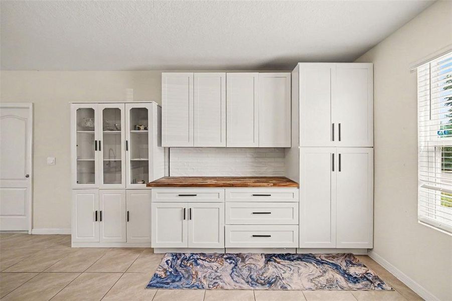 Furnished interior view inside a new home in , Edgewater (Image 14).