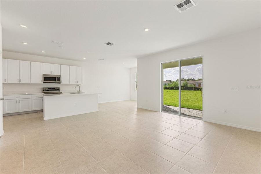 Spacious, unfurnished interior of a new home in Mirror Lake Village, Fruitland Park (Image 17).