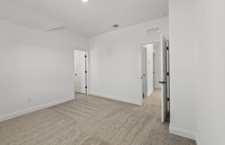 Spacious, unfurnished interior of a new home in Santa Rita Ranch, Liberty Hill (Image 45).