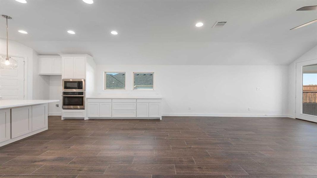 Spacious, unfurnished interior of a new home in Hillstead 50', Lavon (Image 17).