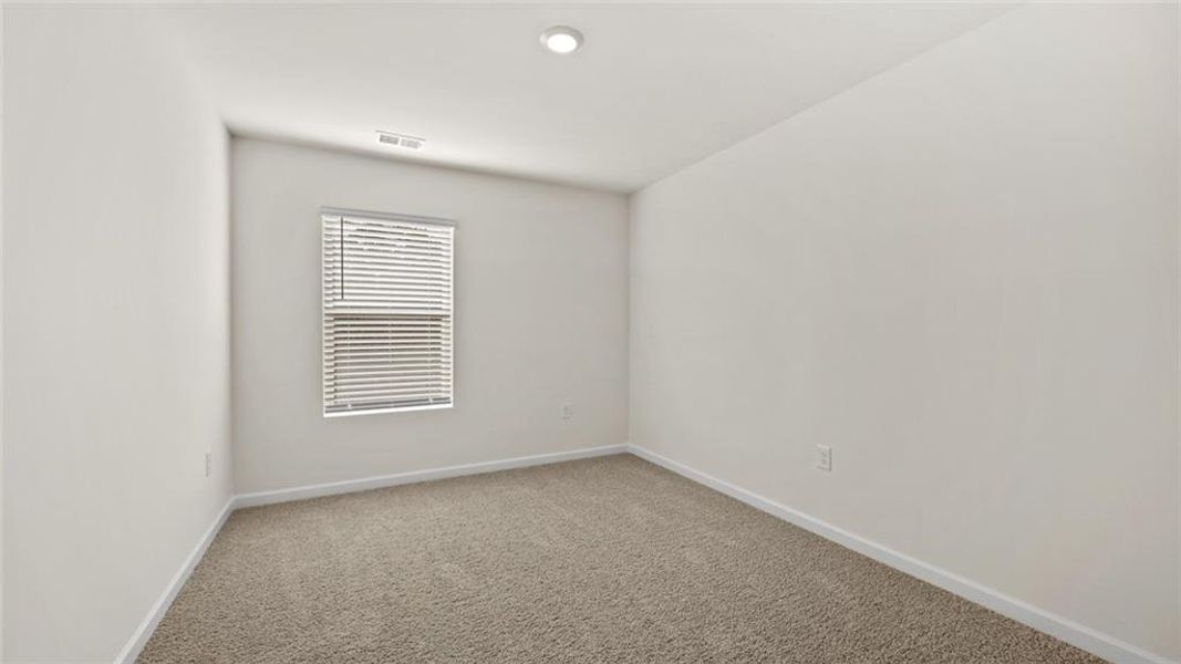 Spacious, unfurnished interior of a new home in Inverness at Sugarloaf, Lawrenceville (Image 13).