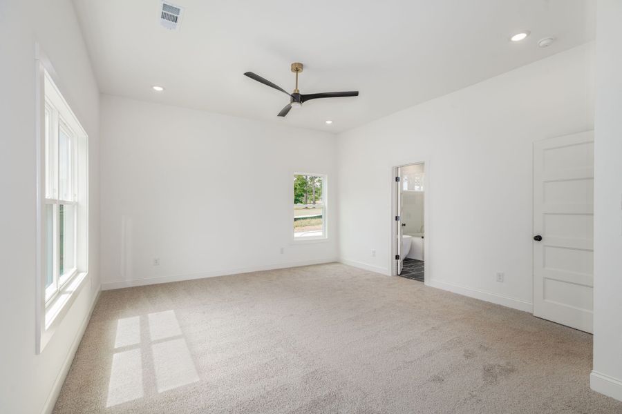 Spacious, unfurnished interior of a new home in The Reserve at Reidsboro, Williamson (Image 39).