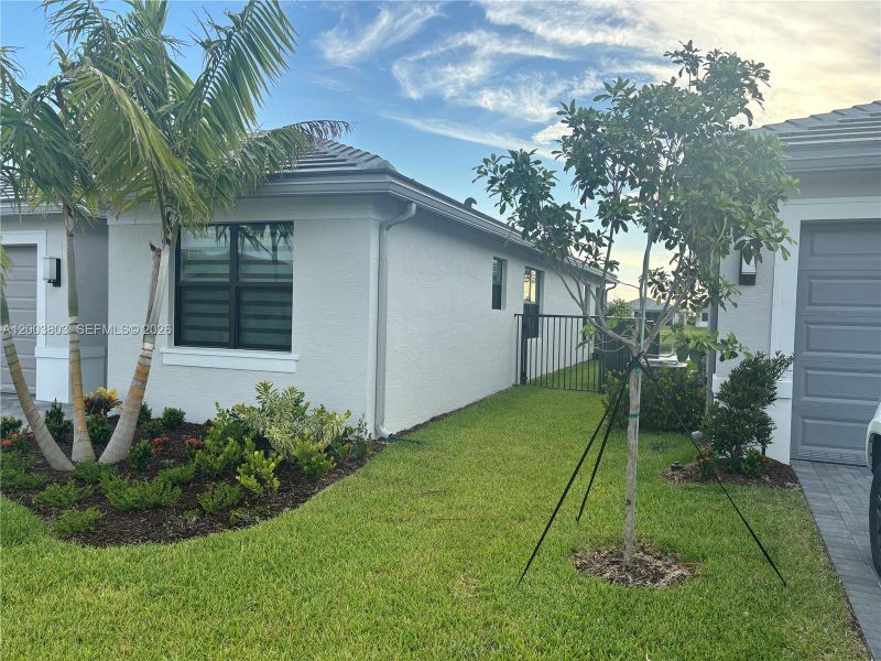Exterior details and patio area of a home in , Port St. Lucie (Image 22).