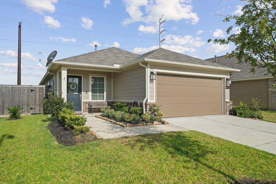 Front exterior of a new home in Ambrose, La Marque, TX, highlighting curb appeal (Image 2). Front exterior of a new home in Ambrose, La Marque, TX, highlighting curb appeal (Image 2).