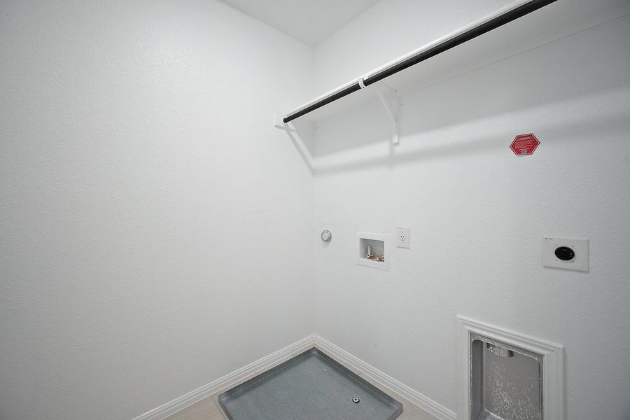 Spacious, unfurnished interior of a new home in The Hills of Bear Creek, Manchaca (Image 9).